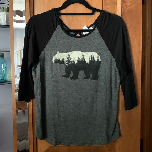 Tilly's Tops - Bear Graphic tee Tilly's Tops - Bear Graphic tee
